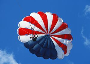 名古屋の旅行代理店でクルーズ旅行を選ぶ